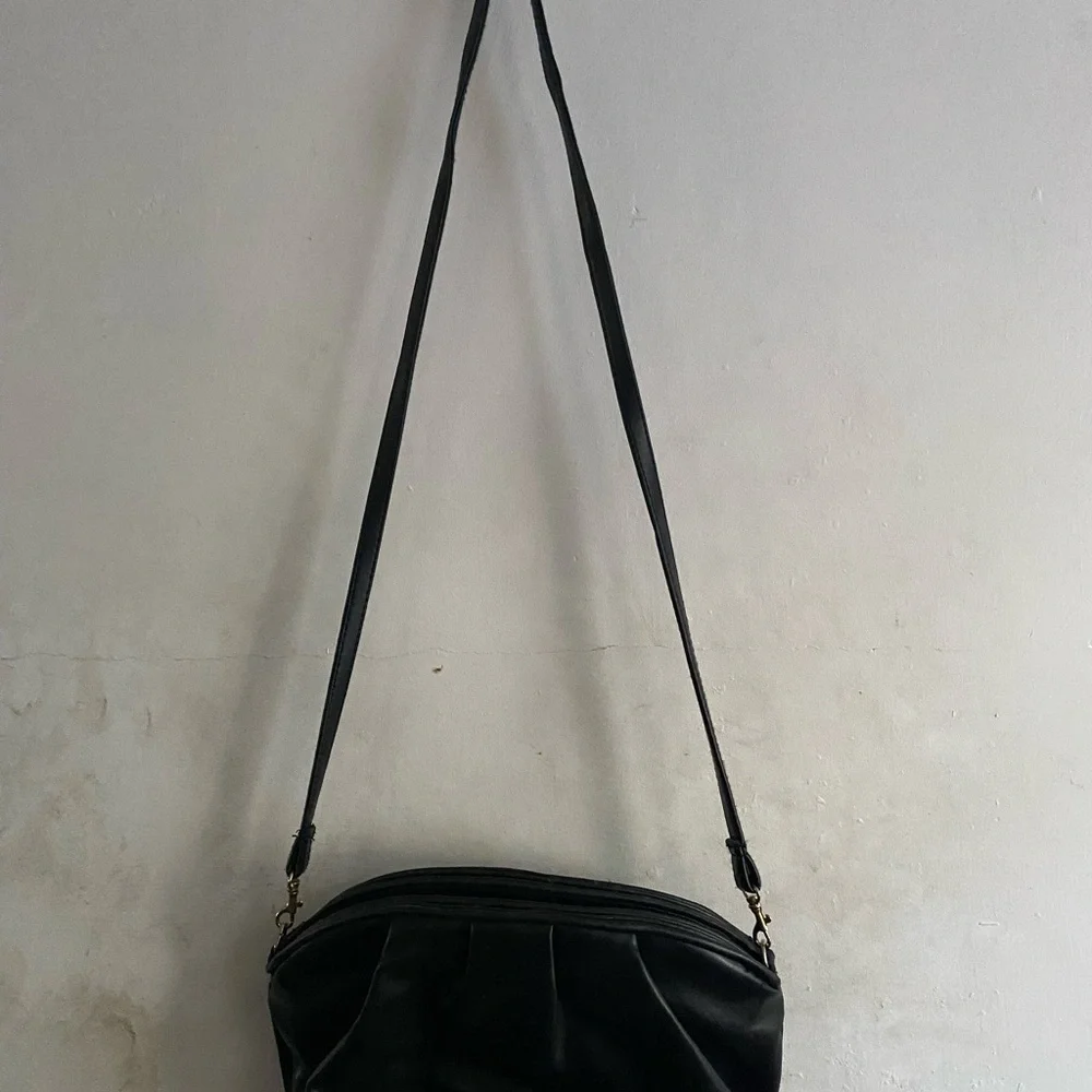 Elegant Black Crossbody Bag with Pleated Design